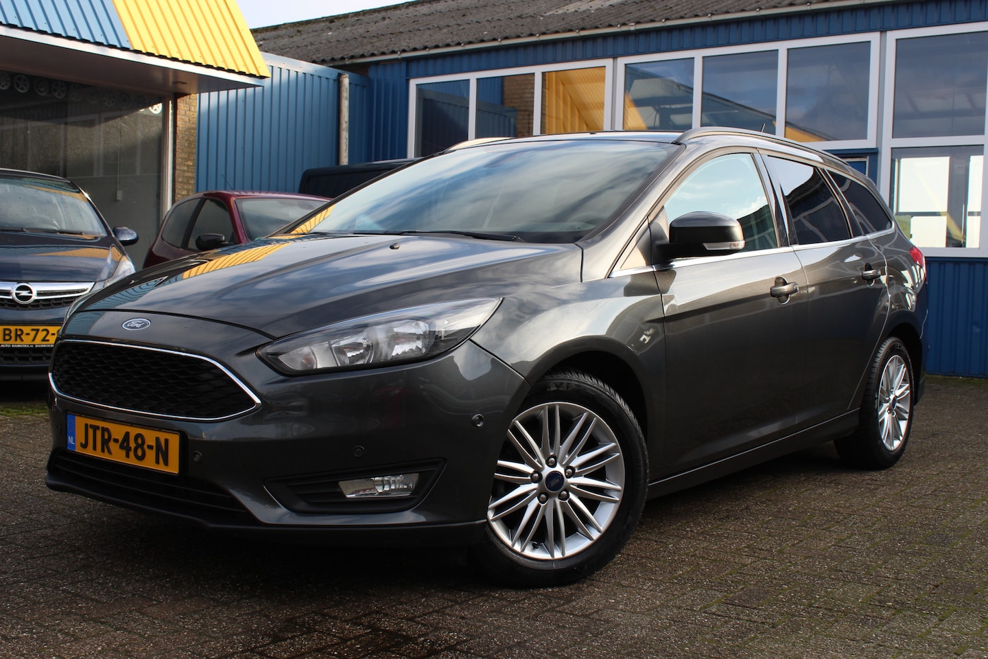 Ford Focus Wagon - 1.0i "Edition" Cruise - Navi - Trekhaak !!! 125 Pk - AutoWereld.nl