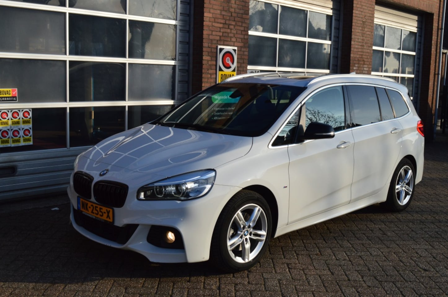 BMW 2-serie Gran Tourer - 218i Cent.Exec. 7p. M-Uitvoering, Trekhaak, Schuif-kanteldak - AutoWereld.nl