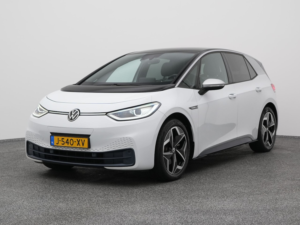 Volkswagen ID.3 - First Plus 58 kWh | CAMERA | ADAPTIVE | STOEL- EN STUURVERW. - AutoWereld.nl