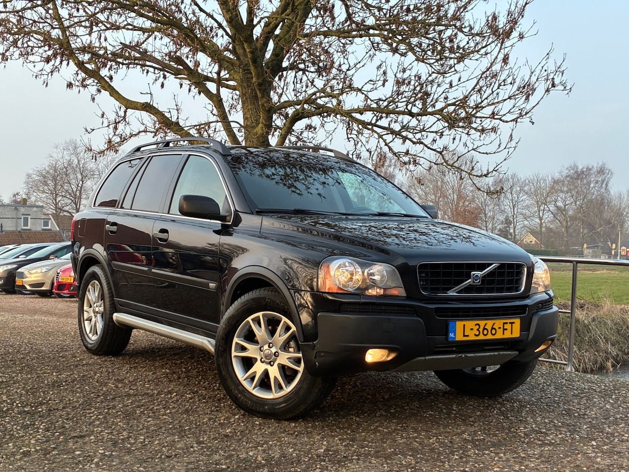 Volvo XC90 - 2.5 T Kinetic 5p. 2WD | Leder + Clima + Cruise nu €3.975,-!! - AutoWereld.nl