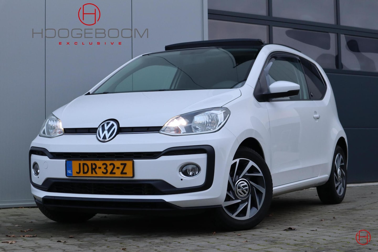 Volkswagen Up! - 1.0 TSI 90 PK Sound up! / Panoramadak / Airco / 1e eigenaar - AutoWereld.nl