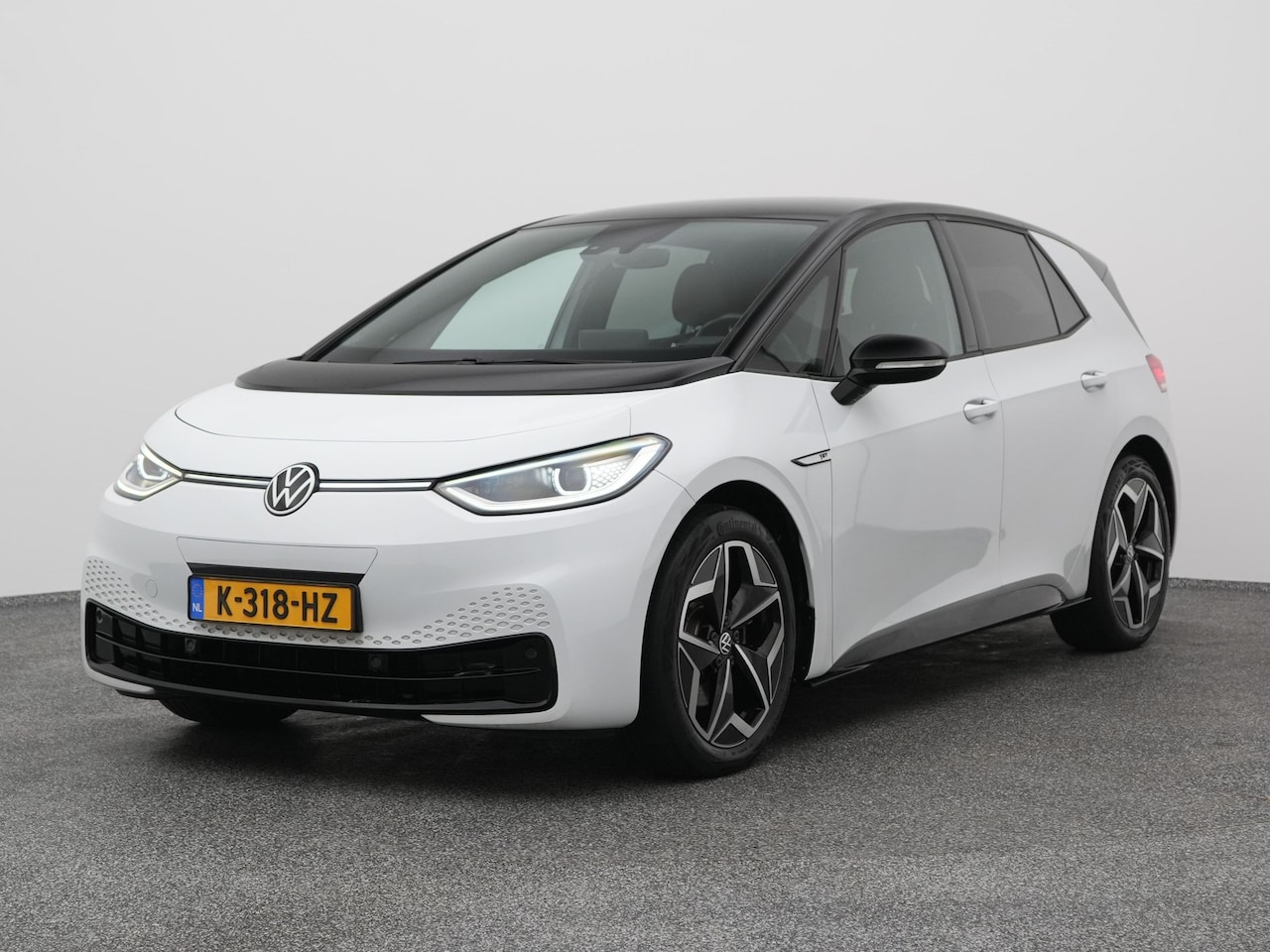 Volkswagen ID.3 - First Plus 58 kWh | CAMERA | ADAPTIVE | KEYLESS | LEDER | STOEL- EN STUURVERW. - AutoWereld.nl
