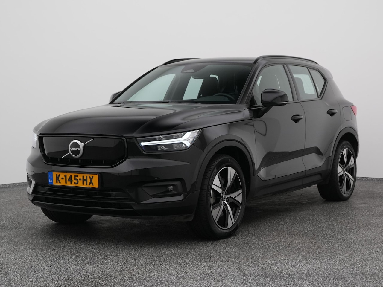 Volvo XC40 - Recharge P8 AWD R-Design | CAMERA | ADAPTIVE | KEYLESS | STOEL- EN STUURVERW. - AutoWereld.nl