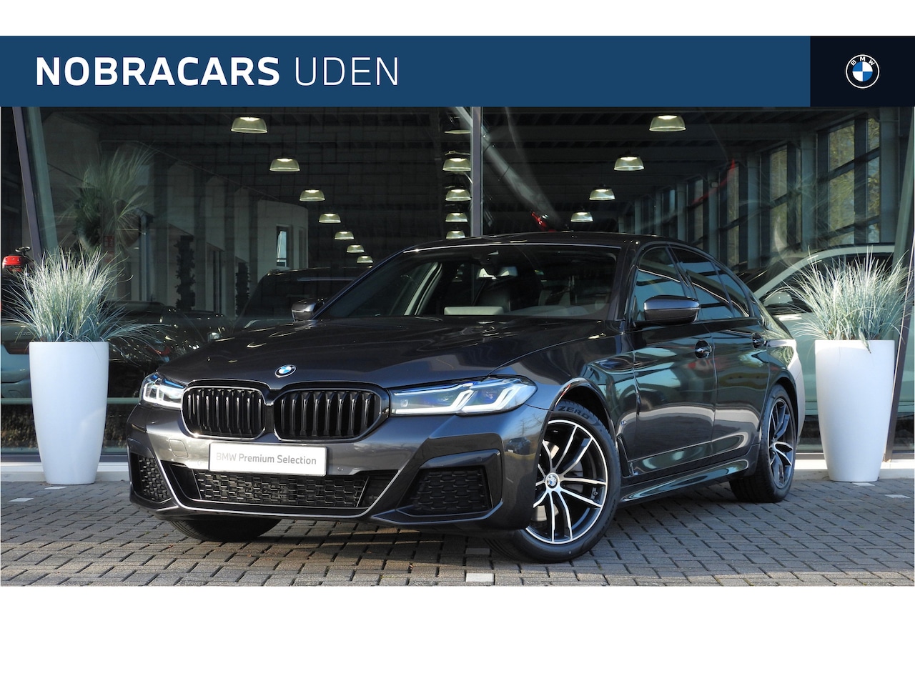 BMW 5-serie - 520i High Executive M Sport Automaat / Sportstoelen / Laserlight / Achteruitrijcamera / M - AutoWereld.nl