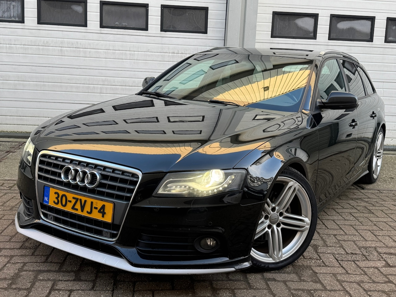 Audi A4 Avant - 1.8 TFSI S edition schakel/led/xenon/navi/bleutooth/parkeers/elektrisch ramen/stoelverwarm - AutoWereld.nl