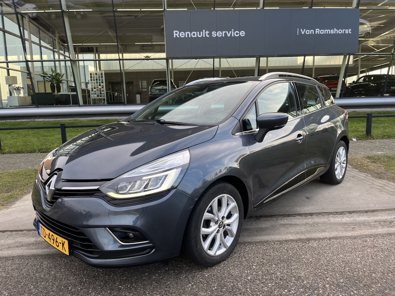 Renault Clio Estate - 1.5 dCi Intens / Trekhaak afneembaar / Climate / Parkeersensoren.Achter / Keyless / 16'' L - AutoWereld.nl