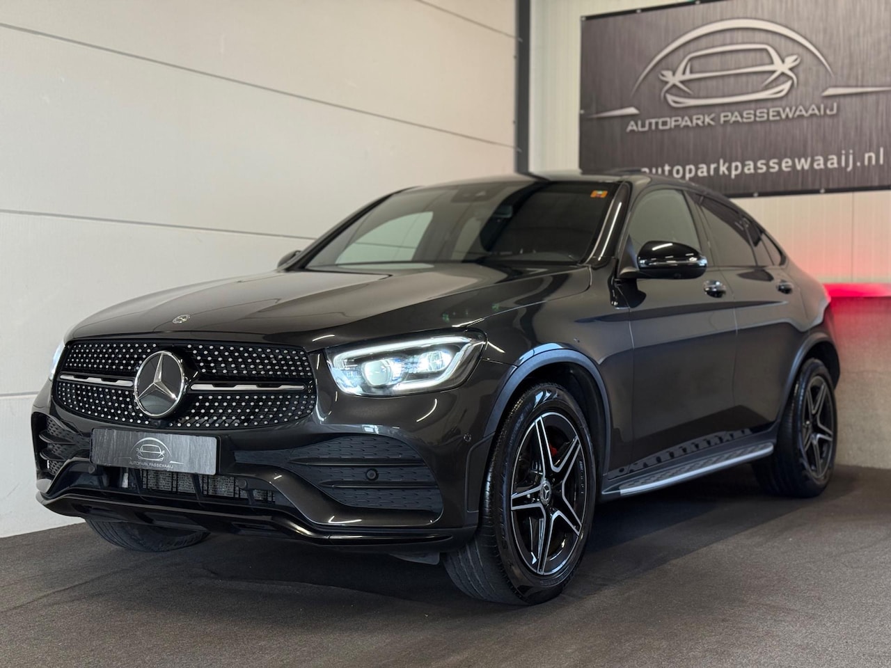 Mercedes-Benz GLC-klasse Coupé - 200 4MATIC AMG Pano, Cruise Control, Virtual Cockpit, Sfeerverlichting, Multibeam, Keyless - AutoWereld.nl