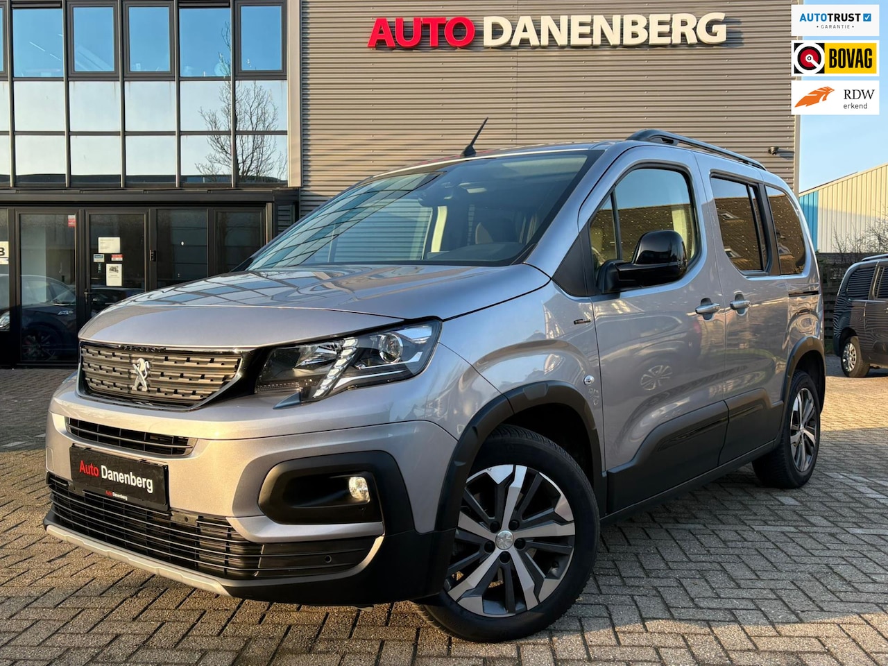 Peugeot Rifter - 1.2 Puretech GT-Line WEINIG KM, NIEUW-STAAT - AutoWereld.nl