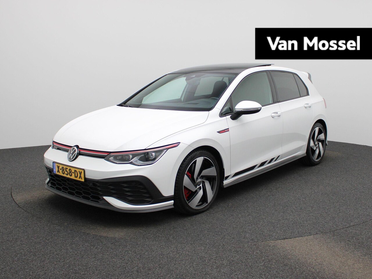 Volkswagen Golf - 2.0 TSI GTI Clubsport 301 PK| Panoramadak | LED Matrix | Head-Up-Display | Stoelverwarming - AutoWereld.nl