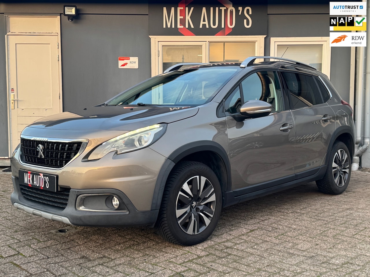 Peugeot 2008 - 1.2 PureTech Féline|Navi|Clima|Leder|Cruise|2e Eig|Dealer Onderhouden| - AutoWereld.nl