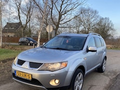 Mitsubishi Outlander - 7, zits Outlander. AUTOMAAT 2.4 Instyle 7 Persoons