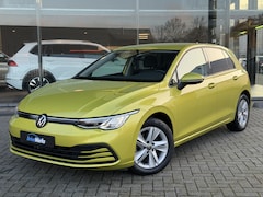 Volkswagen Golf - 1.0 eTSI Life Business | Carplay | Adaptive CC | Key-less | Dodehoek-assistent - Noodremsy