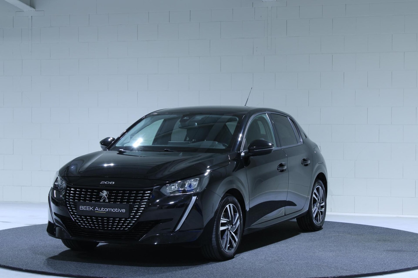 Peugeot 208 - 1.2 PureTech Allure | Apple CarPlay | 360 Camera - AutoWereld.nl