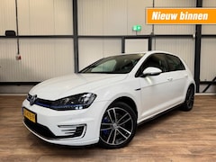 Volkswagen Golf - 1.4 TSI GTE Connected Series / NAVI / CRUISE / 5-Drs /