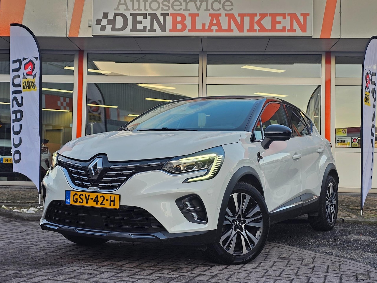 Renault Captur - 1.3 TCe 155 Initiale Paris Automaat BJ.2020 / Leder / Groot Navi / Camera / Led / 18"Lmv ! - AutoWereld.nl