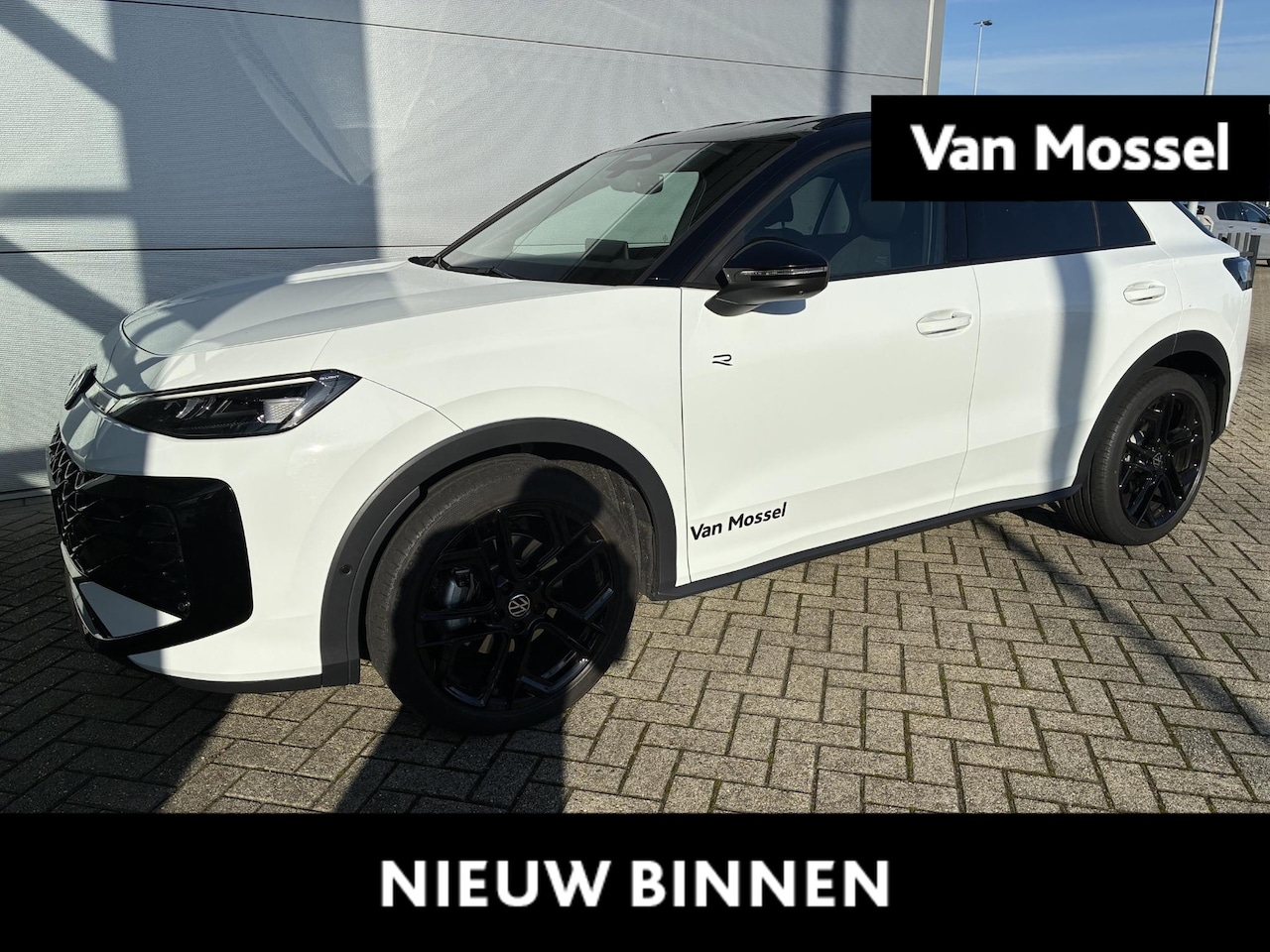 Volkswagen T-Roc - 1.5 eTsi R-Line First Edition 150 PK | Navigatie | Apple Carplay | Head-up display | 360 G - AutoWereld.nl