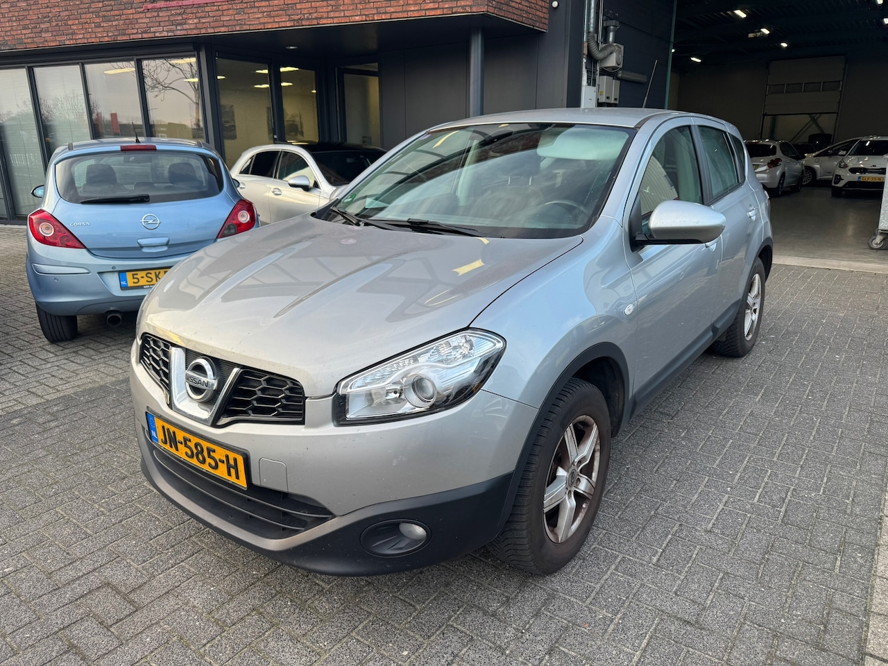 Nissan Qashqai - 2.0 Acenta AUTOMAAT CAMERA CRUISE CLIMA TREKHAAK - AutoWereld.nl