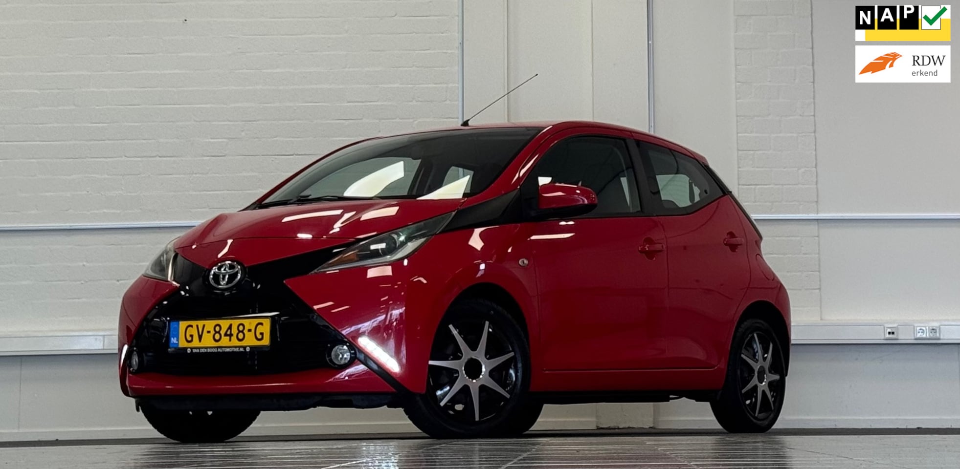 Toyota Aygo - 1.0i VVT-i x-play Camera 2e Eigenaar Airco Garantie - AutoWereld.nl