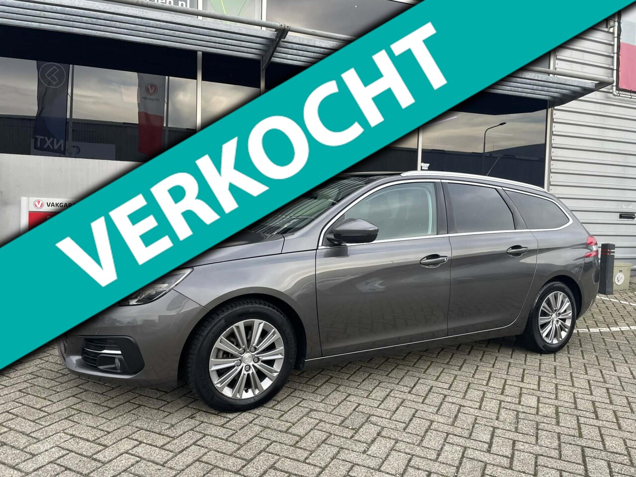 Peugeot 308 SW - 1.2 PureTech Blue Lease Premium / AUTOMAAT - AutoWereld.nl