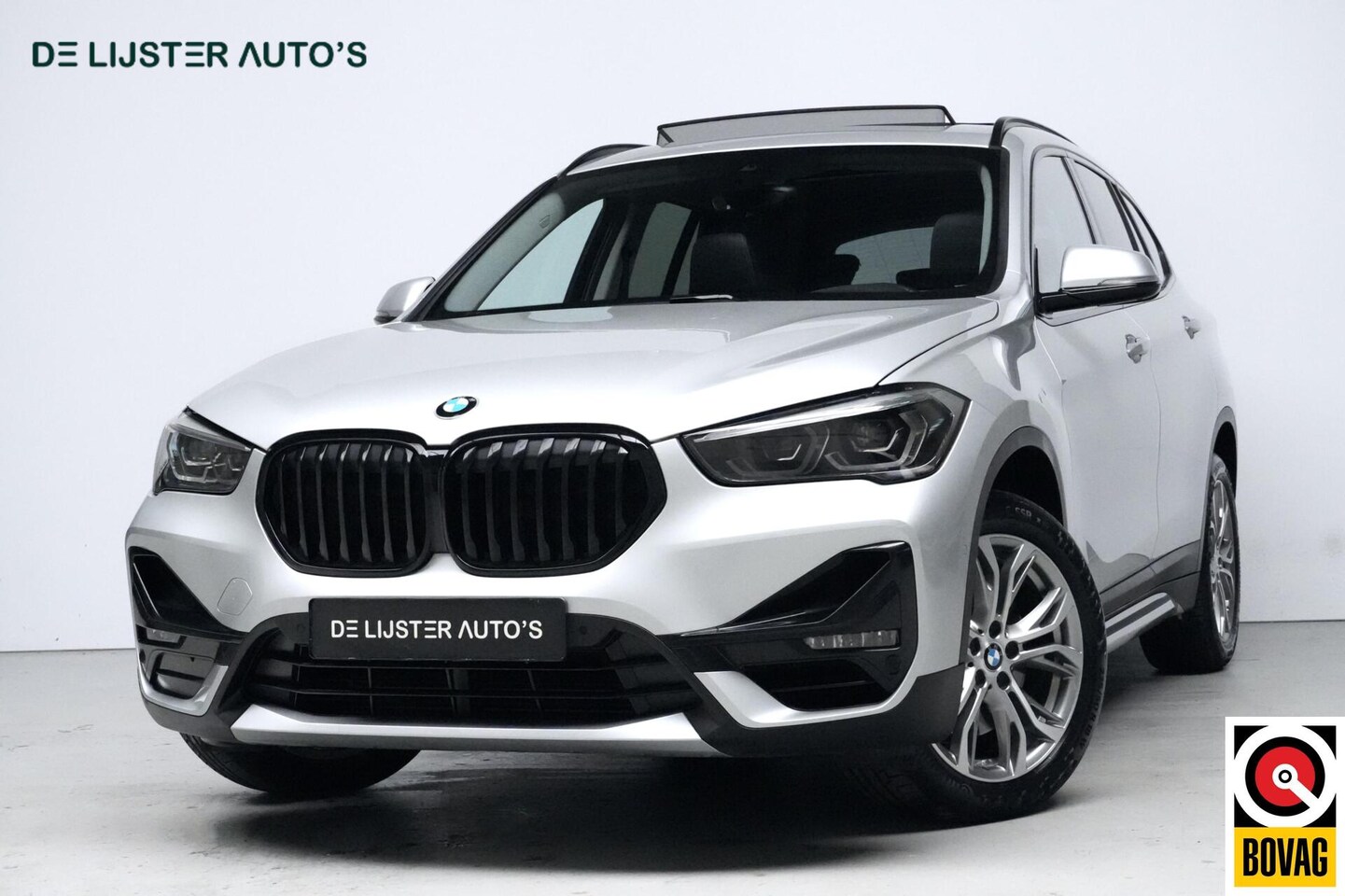 BMW X1 - xDrive20i Sport Line High Executive LCI 192 PK | Pano-dak | CarPlay | Leder | Stoelverwarm - AutoWereld.nl