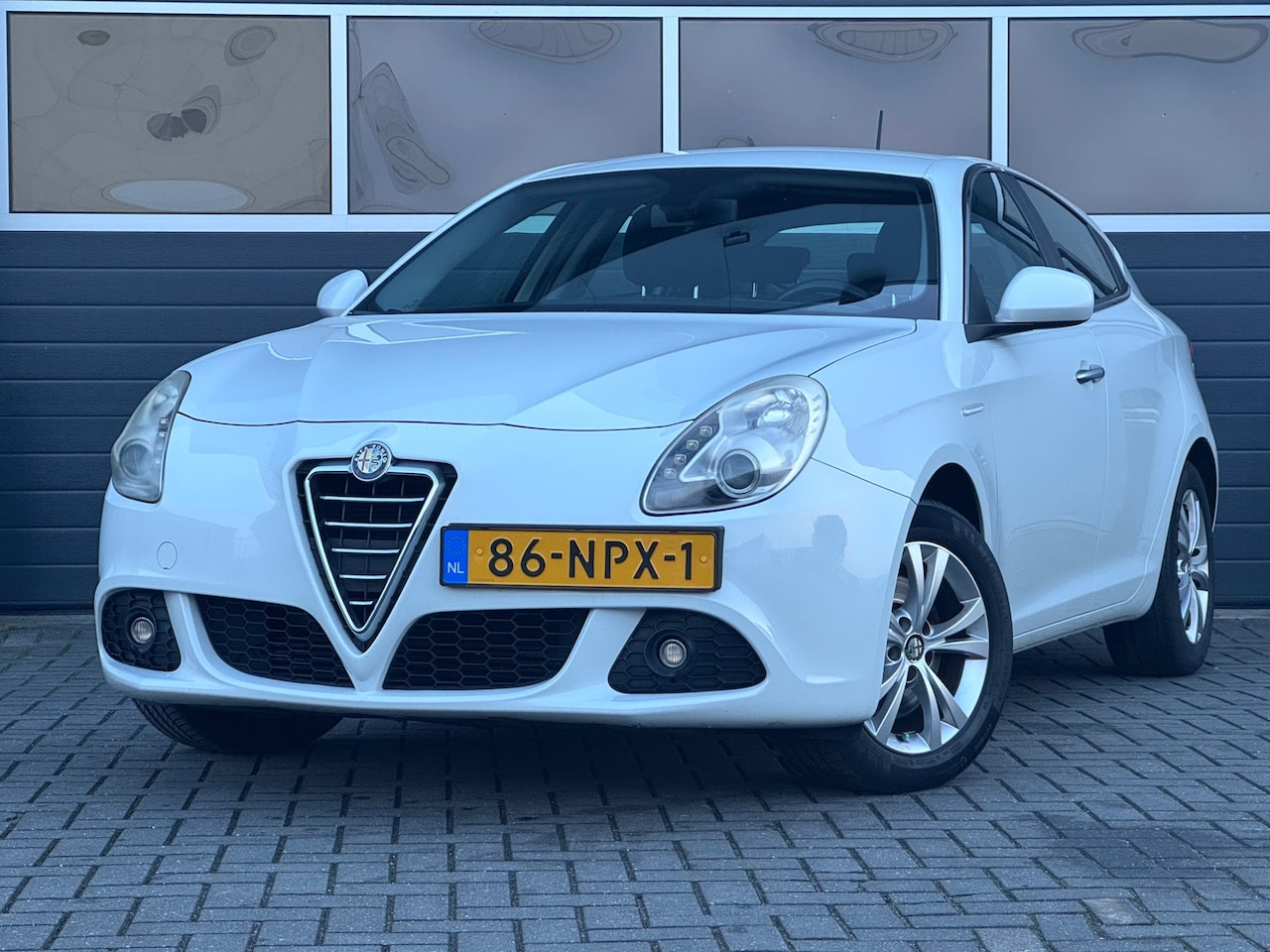 Alfa Romeo Giulietta - 1.4 T Distinctive | Trekhaak | Navi | Cruise | Parkeersensor - AutoWereld.nl