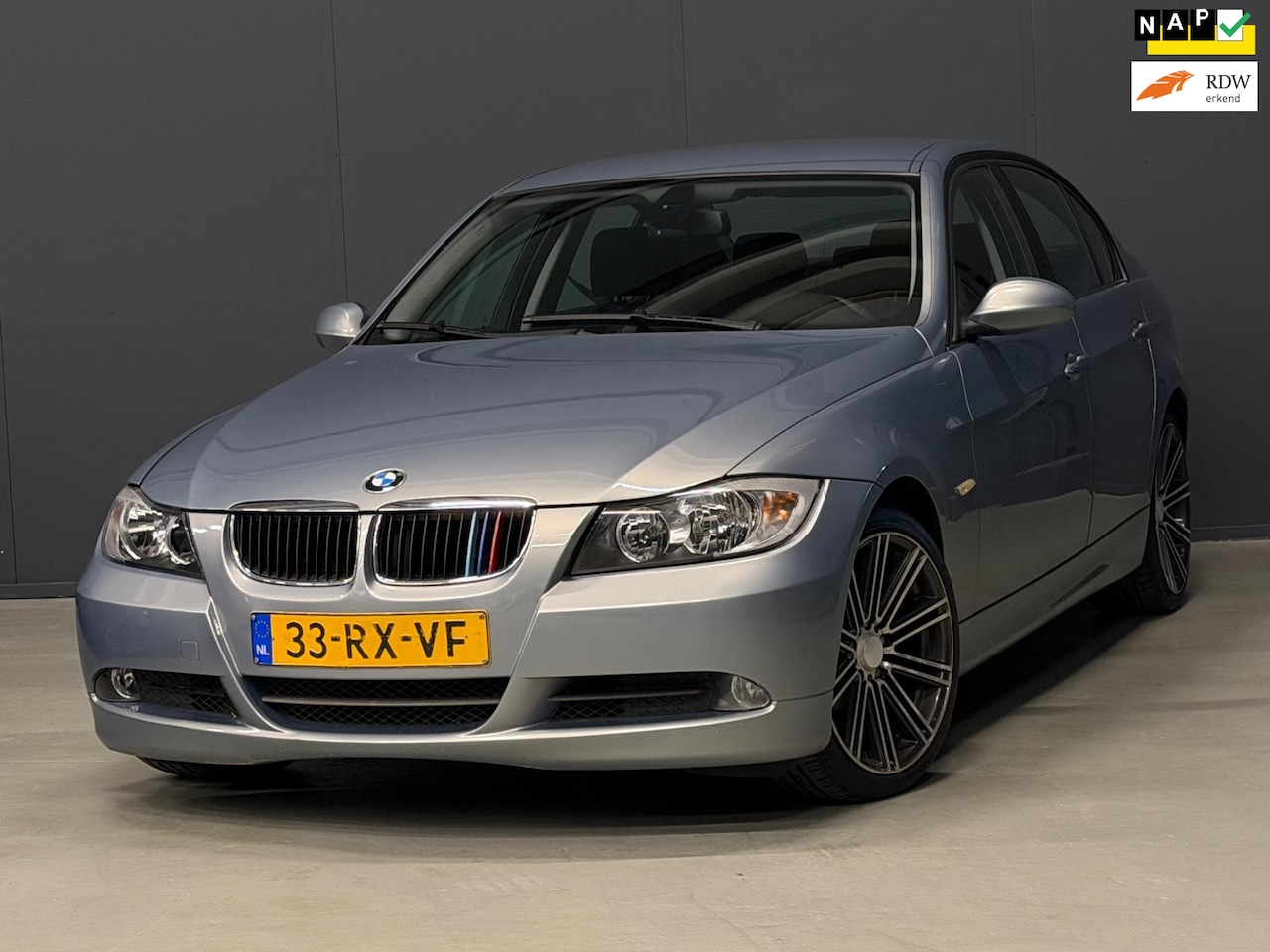 BMW 3-serie - 320i Dynamic Executive AUTOMAAT AIRCO/CRUISE/ISOFIX - AutoWereld.nl