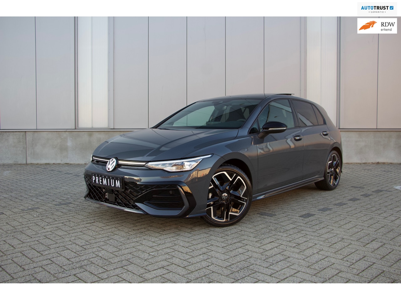 Volkswagen Golf - 8 1.5 eTSI R-Line Edition HARMAN-KARDON PANO Carplay! - AutoWereld.nl
