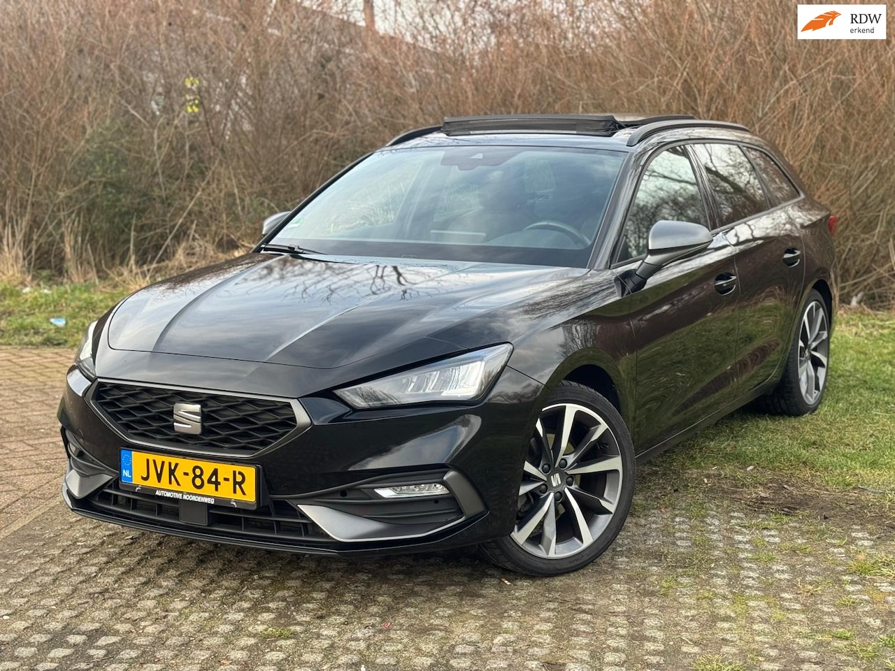 SEAT Leon Sportstourer - 1.5 eTSI FR / PANO / LED / 1E EIGENAAR - AutoWereld.nl