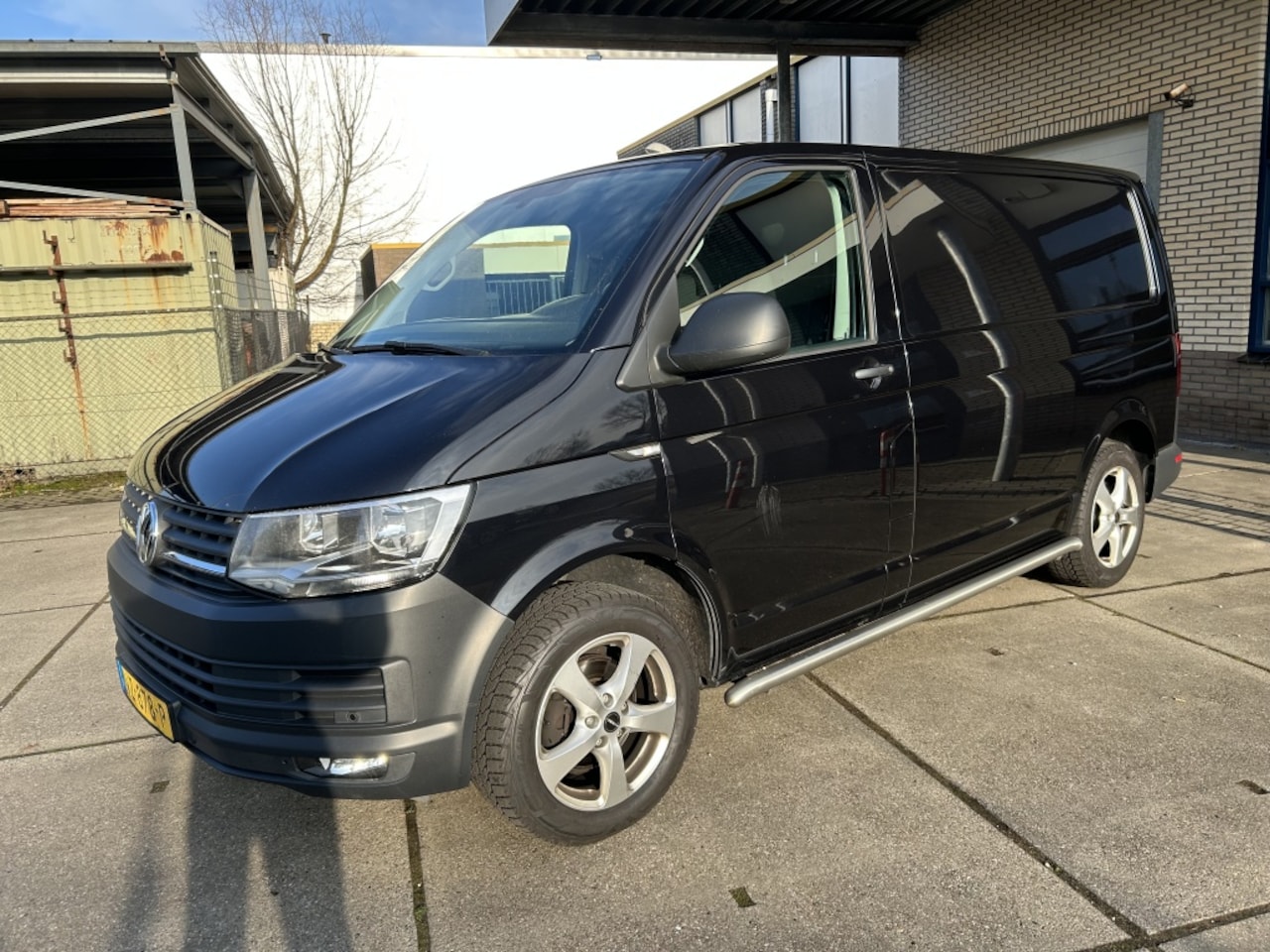 Volkswagen Transporter - 2.0 TDI L1H2 Highl. AUT MARGE ZWART - AutoWereld.nl