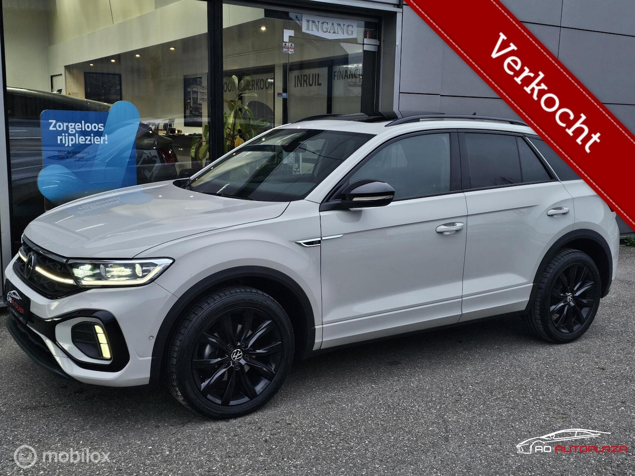 Volkswagen T-Roc - 1.5 TSI 3x R-Line Panorama/IQ Light/Keyless/Ascot grey - AutoWereld.nl