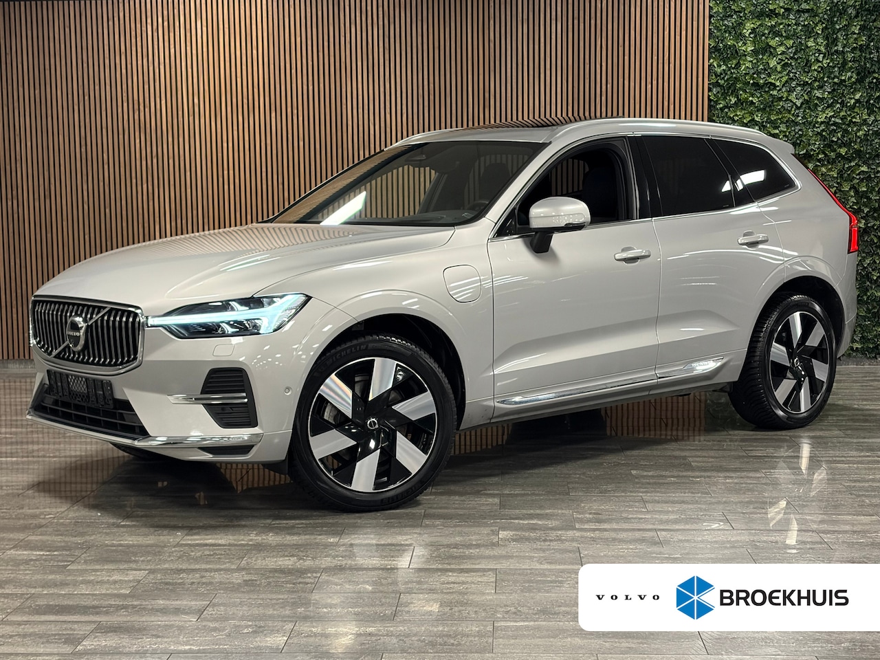 Volvo XC60 - T6 AWD Recharge Ultra Bright 360° Camera | Michelin Cross Climate banden | Head-Up Display - AutoWereld.nl