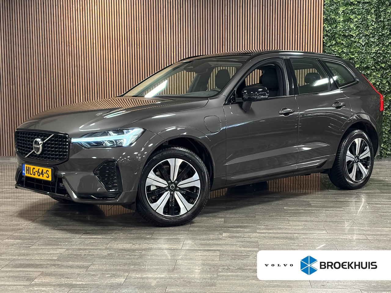Volvo XC60 - T6 AWD Recharge Plus Dark Trekhaak | 360° Camera | Michelin all Season banden | Adaptieve - AutoWereld.nl