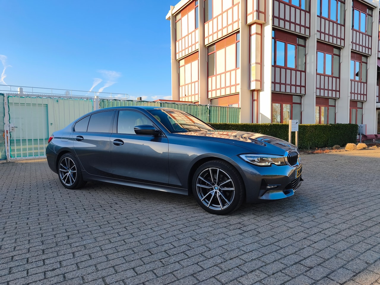 BMW 3-serie - 320i High Executive Edition - AutoWereld.nl