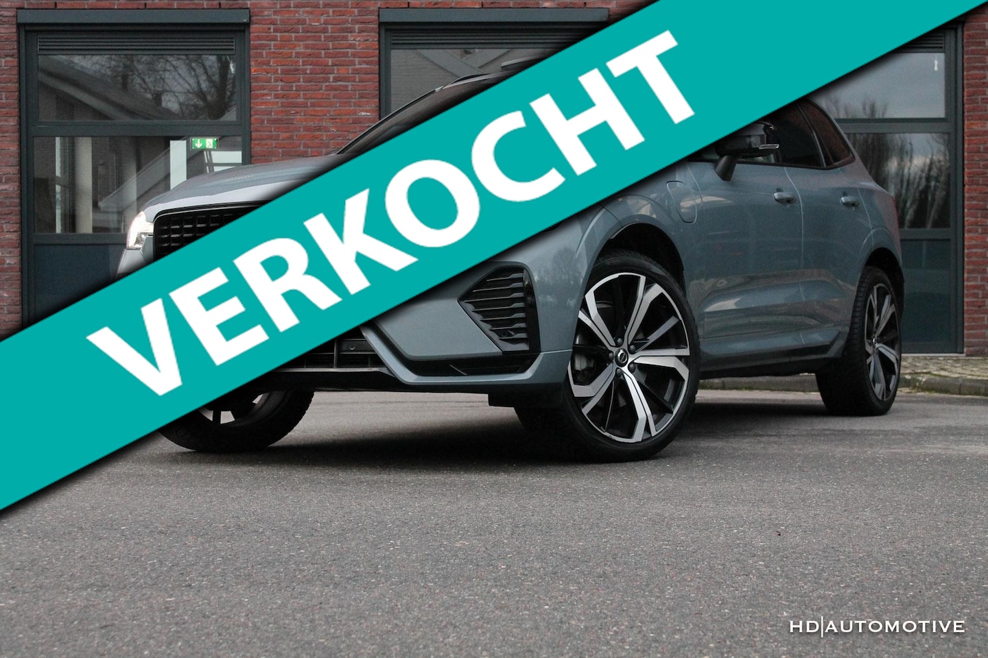 Volvo XC60 - 2.0 T6 Plug-in hybrid AWD Plus Dark Pano Trekhaak - AutoWereld.nl