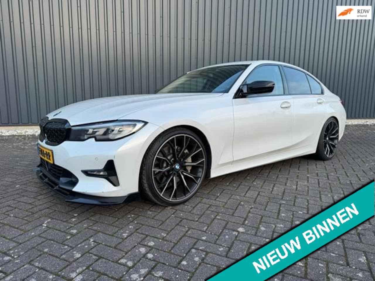 BMW 3-serie - 330i High Executive 330i High Executive ( NAVI + LM VELGEN + SPORTSTOLEN ) - AutoWereld.nl