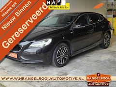 Volvo V40 - 2.0 T2 Nordic+, stoel- + voorruitverw., LED kopl., navi, 16" lmv