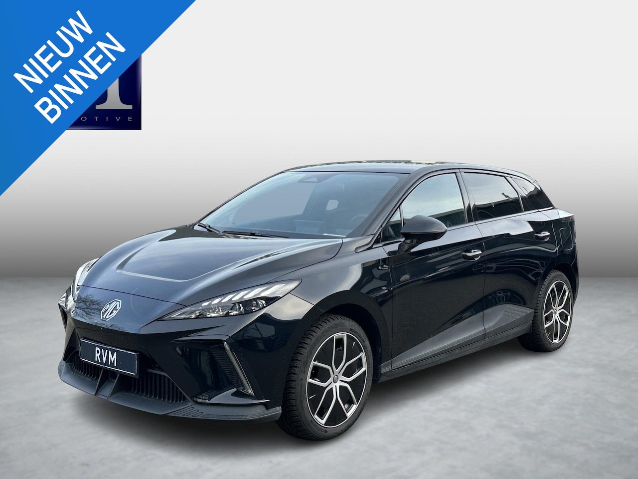 MG MG4 - 64 kWh Luxury LONG RANGE | SOH 97%|18.000KM! | DEALER ONDERHOUDEN| 7 JAAR GARANTIE BIJ MG| - AutoWereld.nl