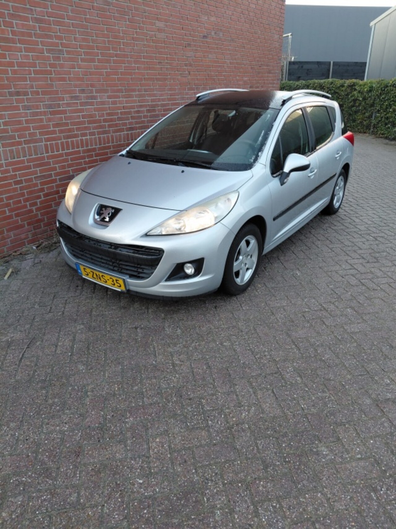 PEUGEOT 207