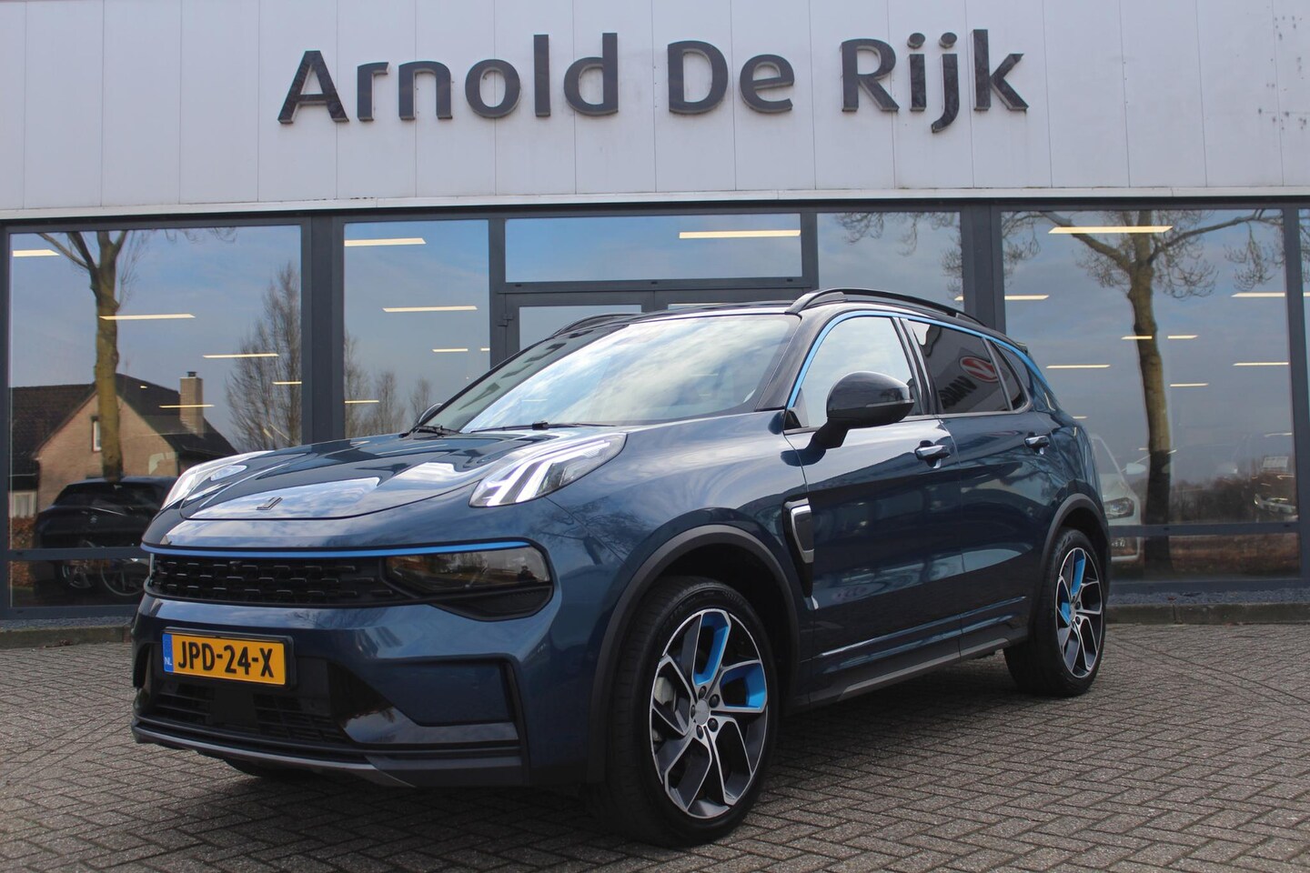 LYNK&CO LYNK & CO 01