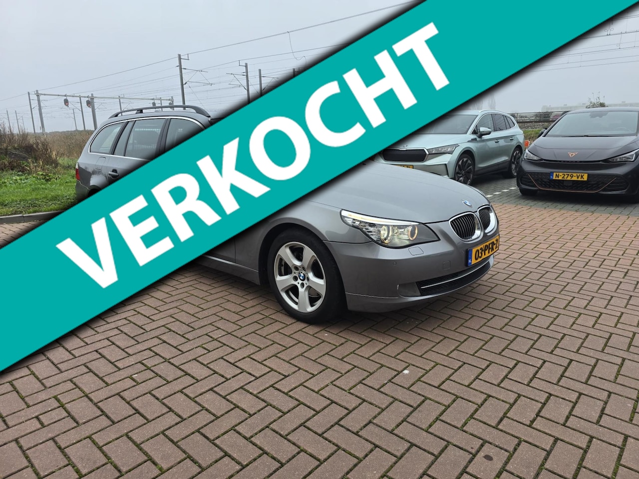 BMW 5-serie Touring - 530xi / AUTOMAAT / PANO / NAVI / XENON / PDC / STOELVERWARMING / HOUTINLEG / ELEC. PAKKET - AutoWereld.nl