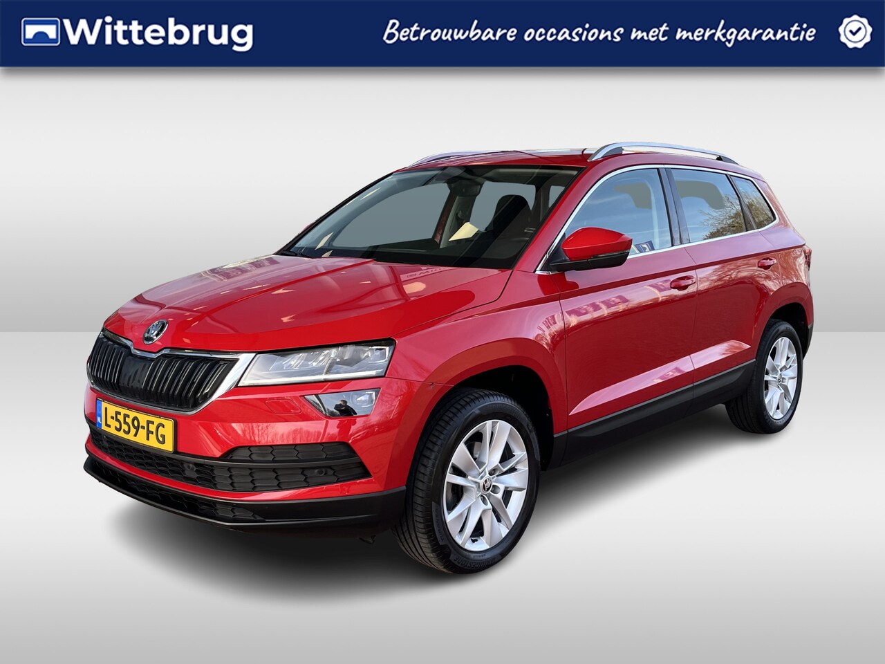 Skoda Karoq - 1.5 TSI 150pk DSG ACT Business Edition Plus / Zwenkbare trekhaak / Navigatie / Camera / 17 - AutoWereld.nl