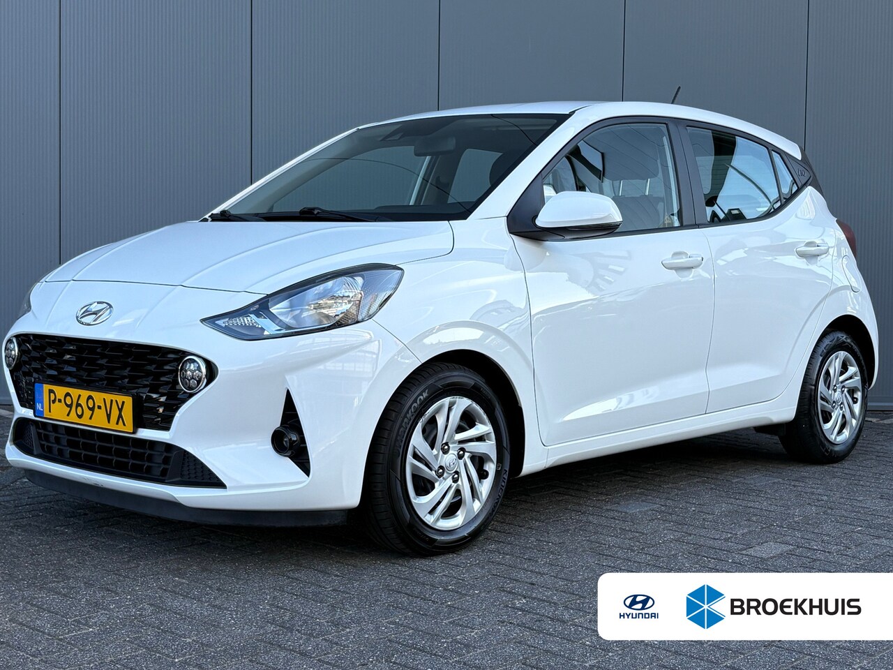 Hyundai i10 - 1.0 66pk Comfort 5-zits Automaat | LED | Airco | Carplay | Bestuurdersstoel in hoogte vers - AutoWereld.nl