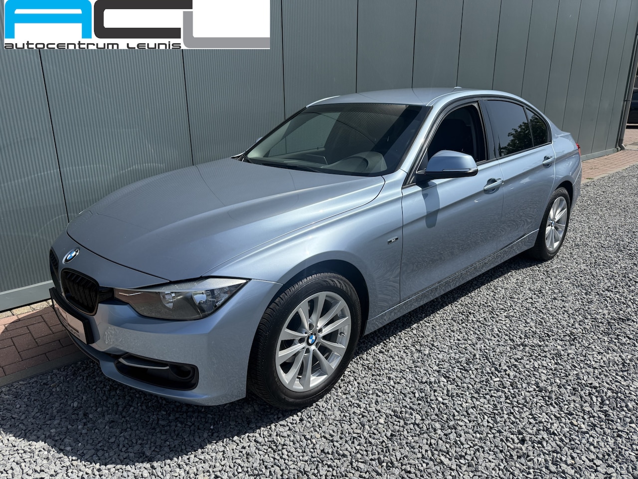 BMW 3-serie - 320i 184pk Executive Sportline Sedan - AutoWereld.nl
