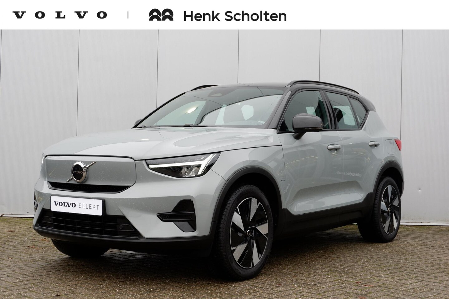 Volvo XC40 - Single Motor Extended Range Plus 82 kWh | Verwarmde Voorstoelen en Stuurwiel | Semi- Elekt - AutoWereld.nl