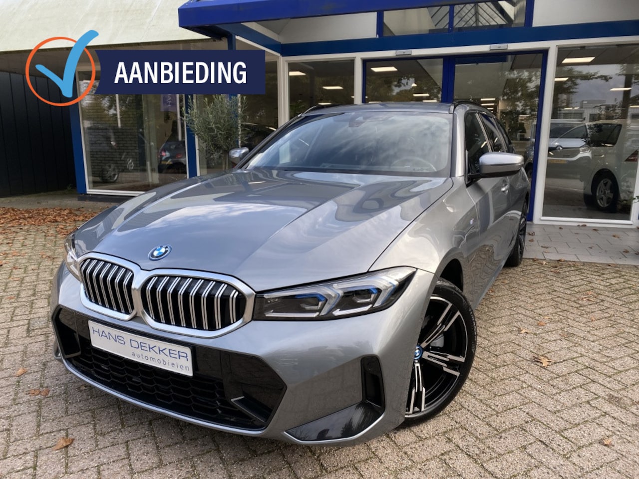BMW 3-serie Touring - 320e / M-pakket / Stuur + stoelverwarming / Elek Trekhaak - AutoWereld.nl