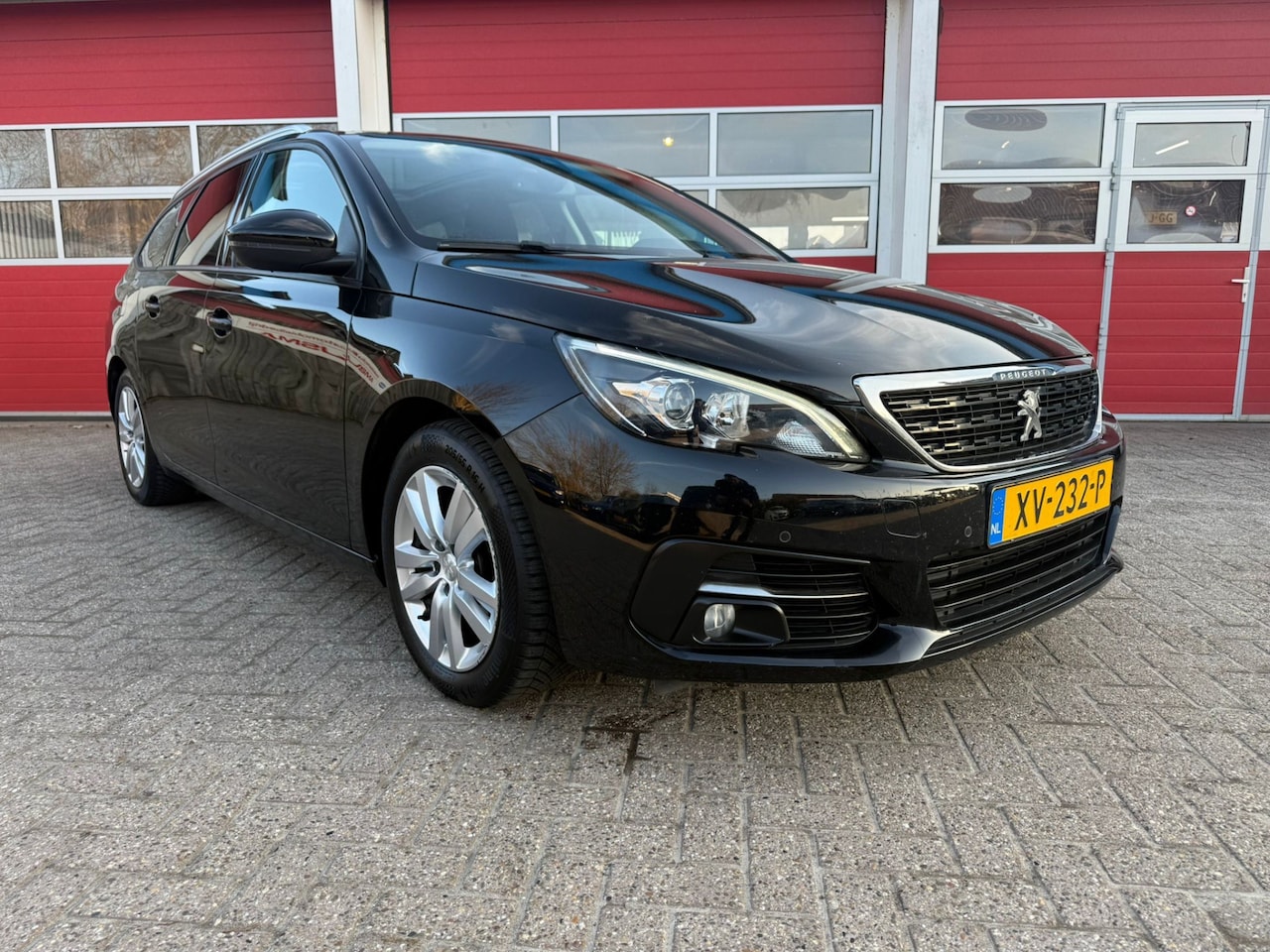 Peugeot 308 SW - 1.2 PureTech Blue Lease Executive 1.2 PureTech 110 PK | Blue Lease Executive - AutoWereld.nl