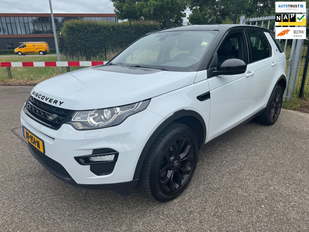 Land Rover Discovery Sport - 2.0 TD4 HSE Automaat LED Camera Trekhaak - AutoWereld.nl