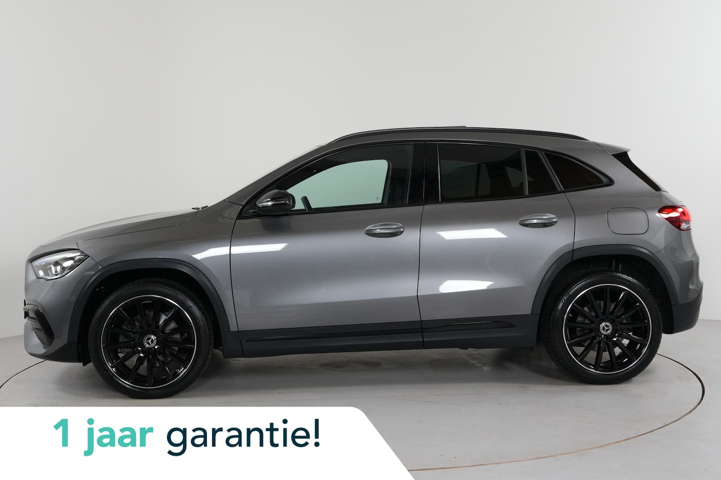 Mercedes-Benz GLA-Klasse - 250 e AMG Night PHEV 218 pk | Panorama | 20" | Leer/alcantara | - AutoWereld.nl