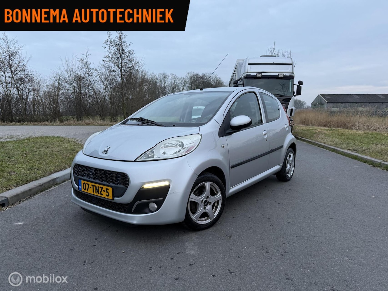Peugeot 107 - 1.0-12V Black & Silver Airco Centrale - AutoWereld.nl