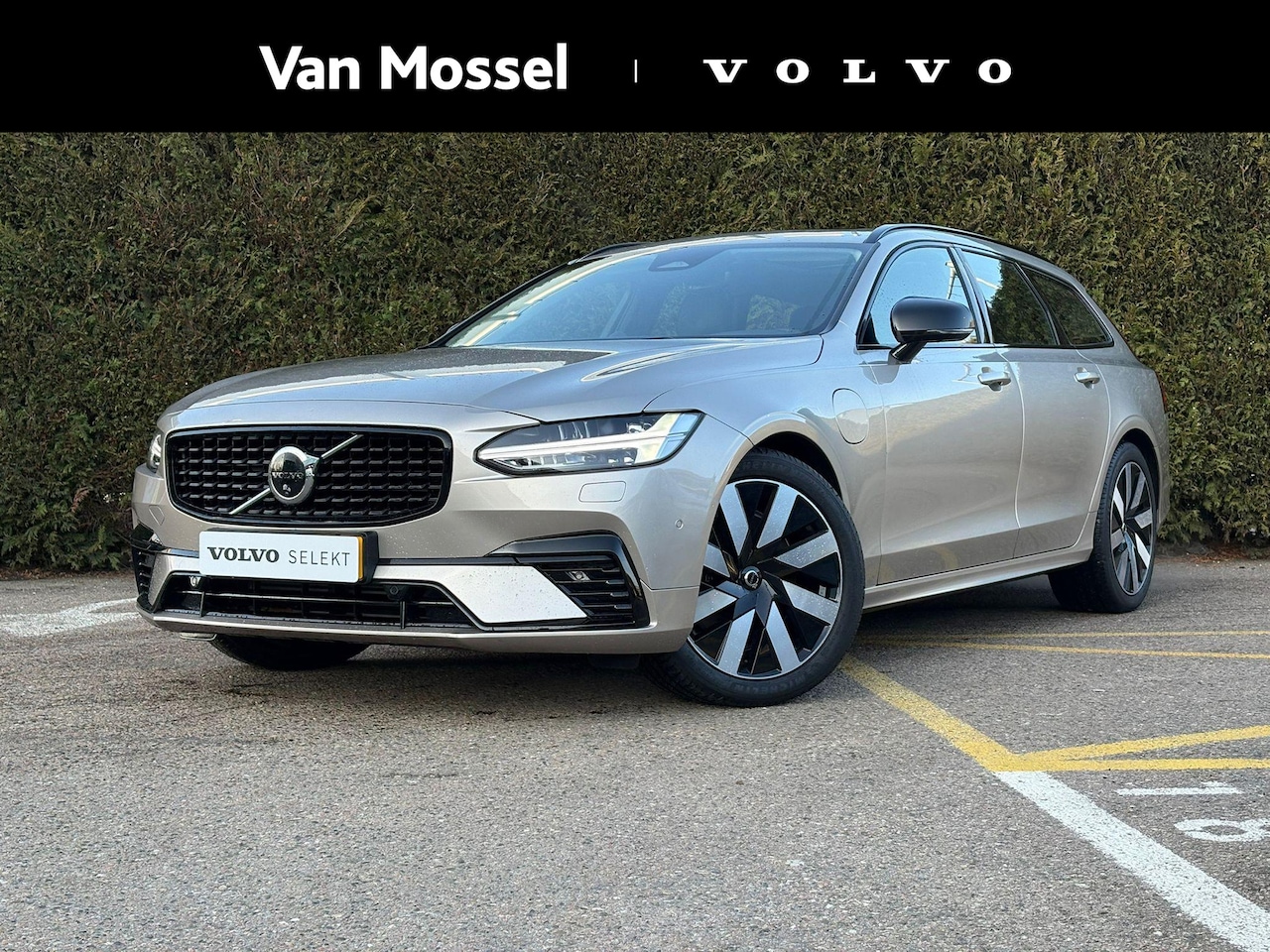 Volvo V90 - T8 Plug-in hybrid AWD Ultra Dark | Bowers & Wilkins | Panoramadak | Stoelventilatie & Mass - AutoWereld.nl